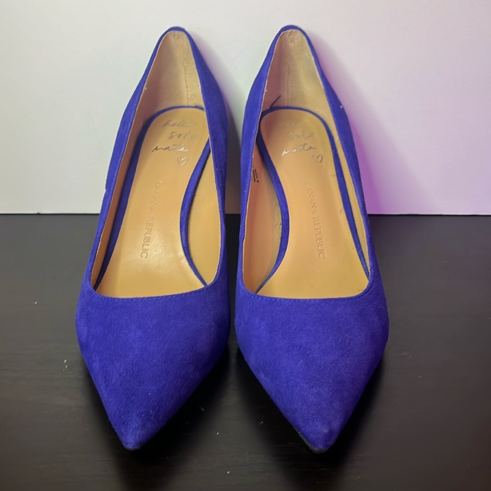 Classic Women's Pointed-Toe Pumps in Royal Blue